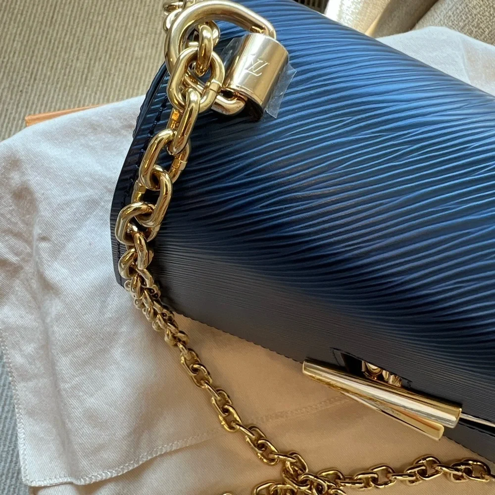 Louis Vuitton Epi Twist Shoulder Bag MM